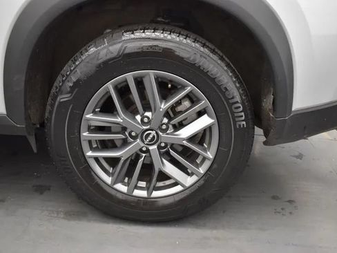 Used 2024 Nissan Rogue S FWD image 36