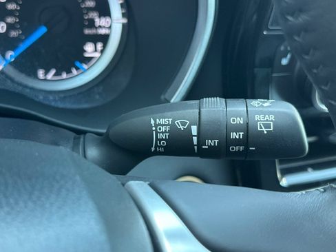 Used 2025 Toyota Highlander XLE AWD/4WD image 34