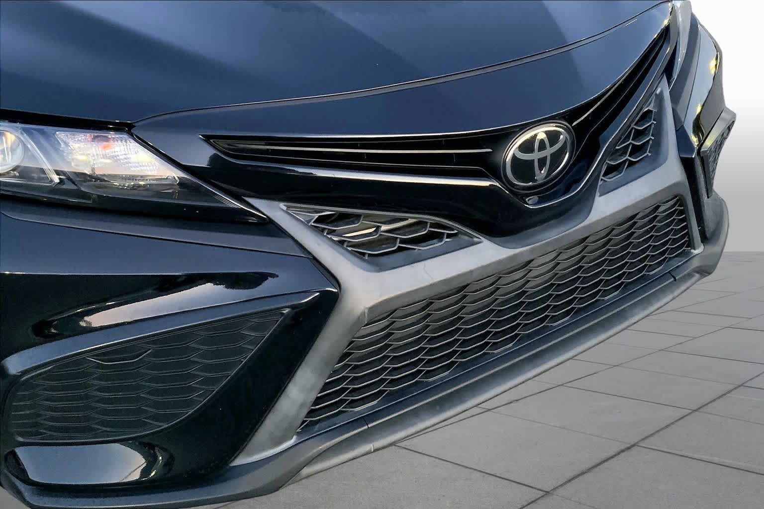 Used 2021 Toyota Camry SE FWD image 26
