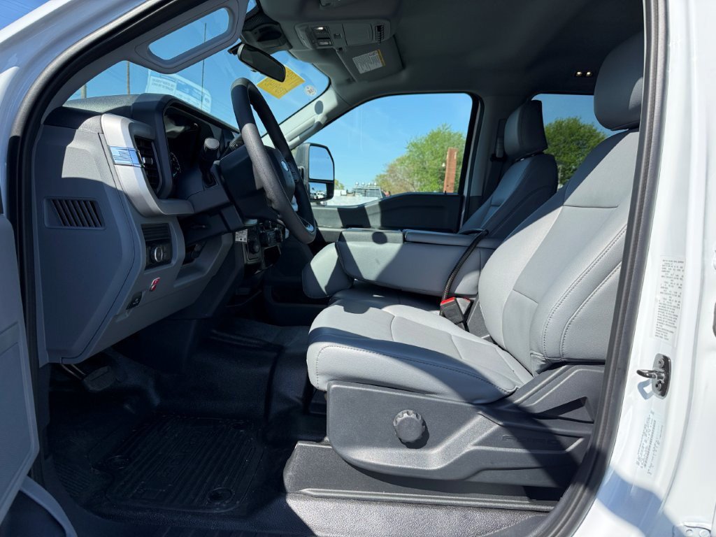 New 2026 Ford F350 XL w/ XL Chrome Package AWD/4WD image 14