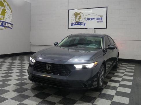 Used 2023 Honda Accord EX image 4