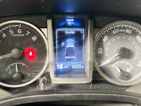 Used 2022 Toyota Tacoma SR5 w/ Technology Package RWD image 22