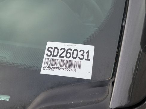 Certified 2024 Jeep Compass Latitude AWD/4WD image 7