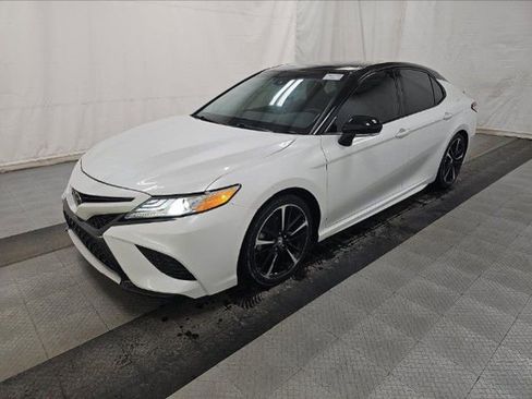 Used 2020 Toyota Camry XSE image 11