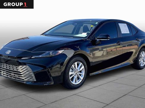 Used 2025 Toyota Camry LE w/ Convenience Package image 1