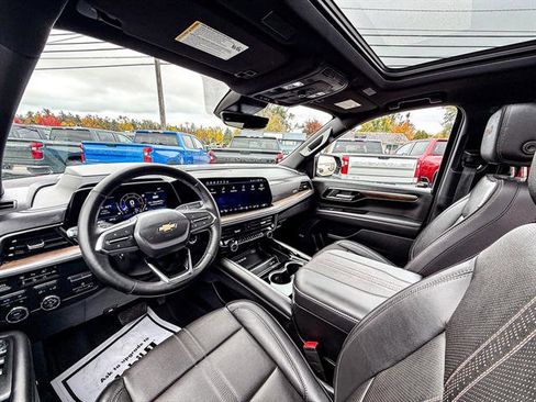 Used 2025 Chevrolet Suburban High Country image 47