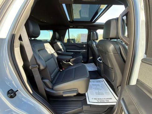 Used 2025 Lincoln Navigator Reserve w/ Jet Appearance Package image 11