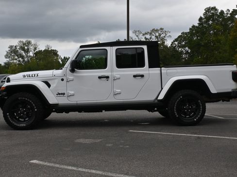 Used 2024 Jeep Gladiator Willys image 6
