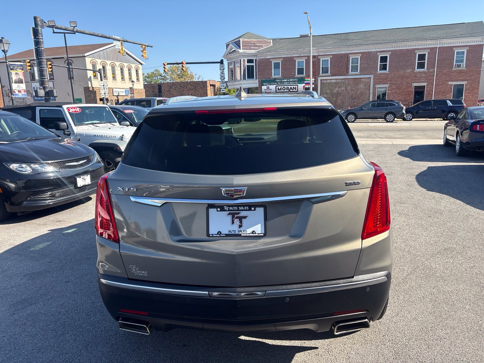Used 2017 Cadillac XT5 Premium Luxury FWD image 4