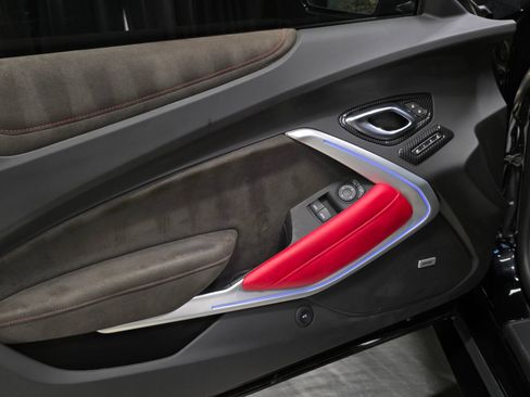 Used 2021 Chevrolet Camaro ZL1 RWD image 19