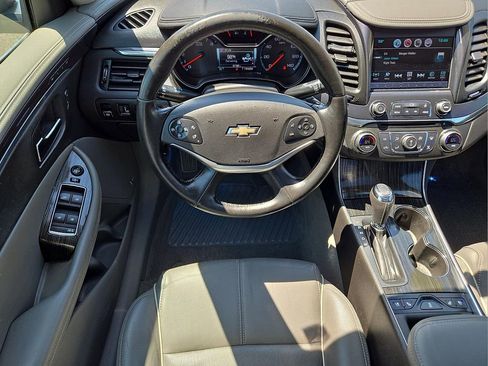 Used 2017 Chevrolet Impala Premier w/ Enhanced Convenience Package FWD image 11