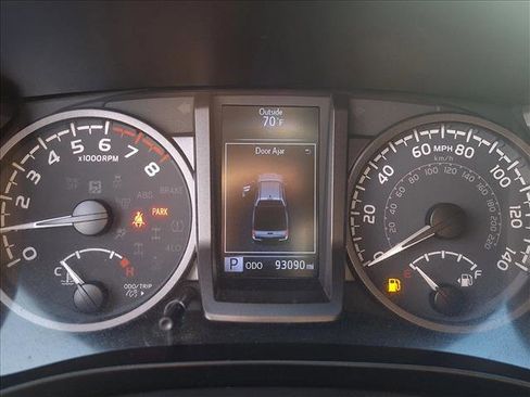 Used 2021 Toyota Tacoma TRD Off-Road image 11