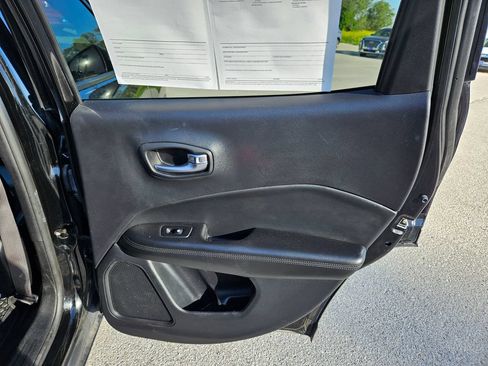 Used 2021 Jeep Compass Latitude FWD image 29