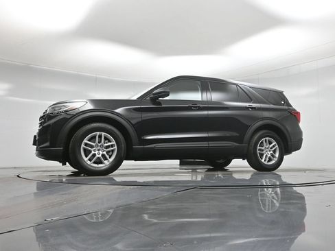 New 2026 Ford Explorer Active RWD image 7