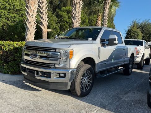 Used 2017 Ford F250 Lariat w/ Lariat Value Package AWD/4WD image 2
