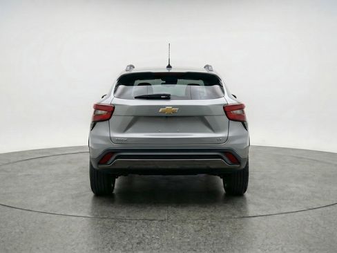 Used 2025 Chevrolet Trax LT FWD image 7