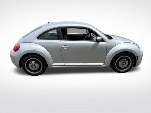 Used 2012 Volkswagen Beetle 2.5 FWD image 11