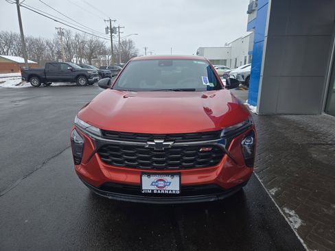 Certified 2024 Chevrolet Trax RS w/ Driver Confidence Package image 4