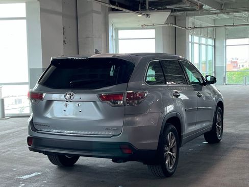 Used 2015 Toyota Highlander XLE AWD/4WD image 12