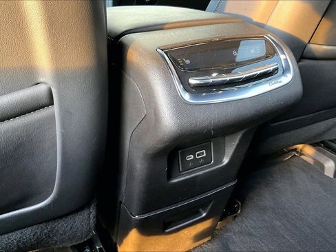 Used 2023 Cadillac XT6 Premium Luxury image 35