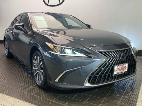Used 2022 Lexus ES 300h w/ Accessory Package 2 image 2