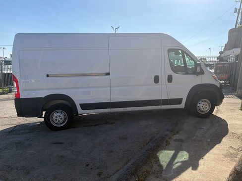 Used 2023 RAM ProMaster 2500 FWD image 3