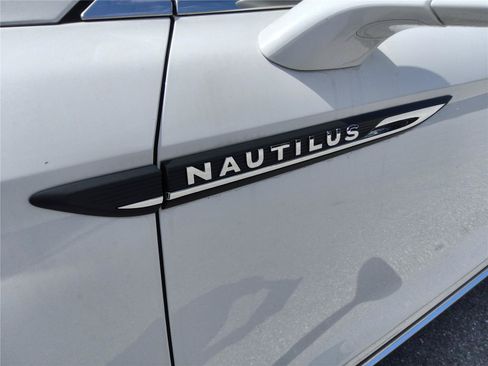 Used 2023 Lincoln Nautilus AWD w/ Premium Package image 10