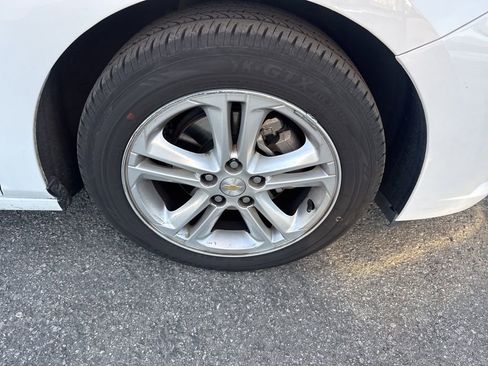 Used 2018 Chevrolet Cruze LT image 3