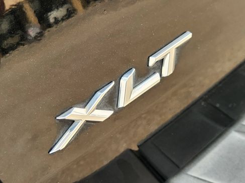 Used 2021 Ford Explorer XLT w/ Equipment Group 202A RWD image 13