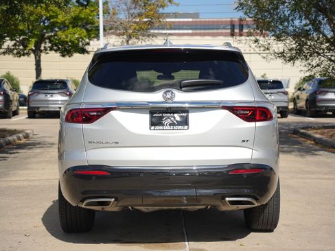 Used 2022 Buick Enclave Essence w/ Sport Touring Edition image 5