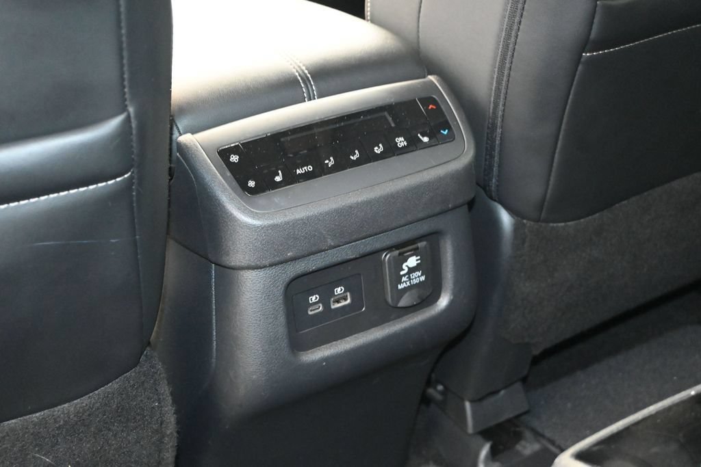 Used 2025 Nissan Pathfinder Platinum FWD image 18