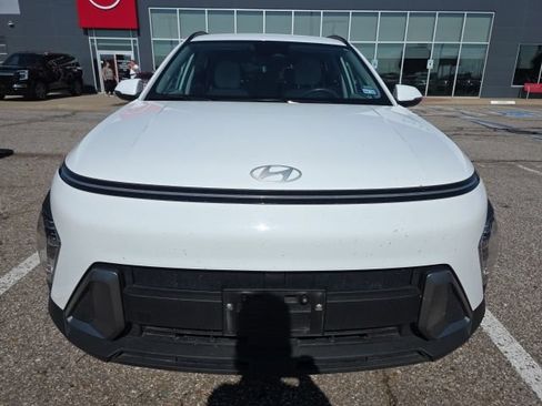 Used 2025 Hyundai Kona SEL FWD image 2
