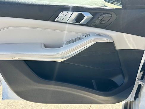 Certified 2022 BMW X7 xDrive40i w/ Executive Package image 19