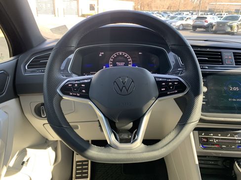 Used 2024 Volkswagen Tiguan SE R-Line image 18