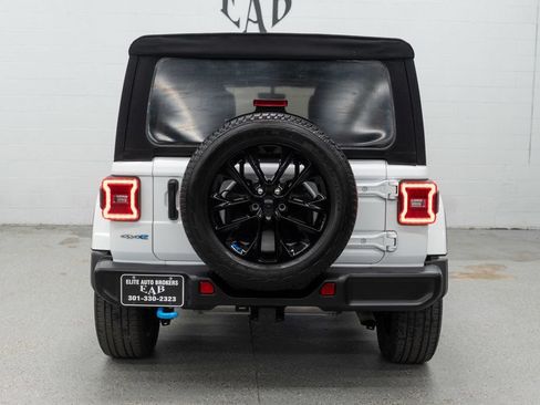Used 2023 Jeep Wrangler Unlimited Sahara w/ Cold Weather Group AWD/4WD image 3