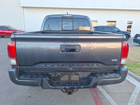 Used 2016 Toyota Tacoma TRD Sport w/ Towing Package image 5