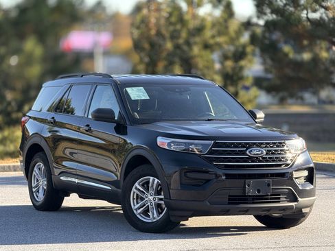 Used 2020 Ford Explorer XLT image 12