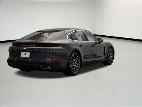 Used 2025 Porsche Panamera image 5