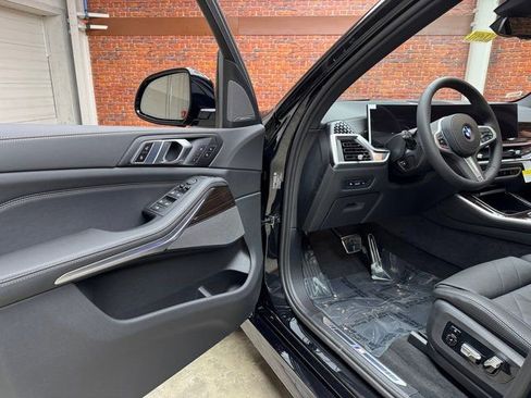 Used 2026 BMW X5 xDrive40i w/ M Sport Package AWD/4WD image 9