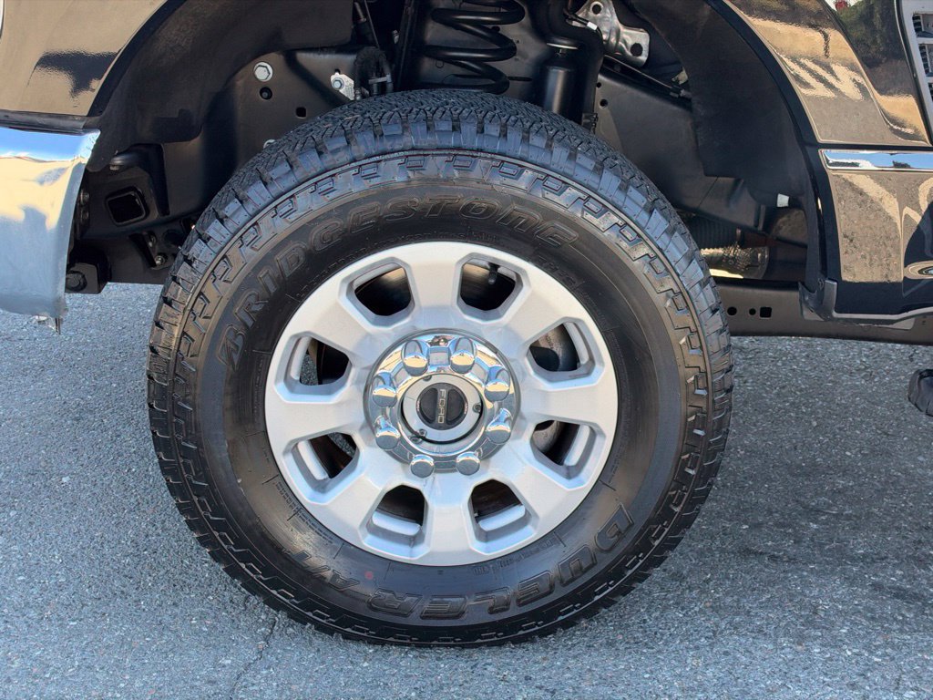 Used 2024 Ford F250 XLT AWD/4WD image 3