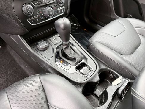 Used 2020 Jeep Cherokee Limited w/ Technology Group image 18