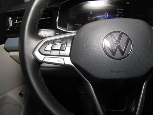 Used 2025 Volkswagen Jetta SE FWD image 5