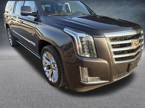 Used 2017 Cadillac Escalade ESV Premium Luxury image 62