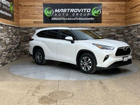 Used 2023 Toyota Highlander XLE AWD/4WD image 17