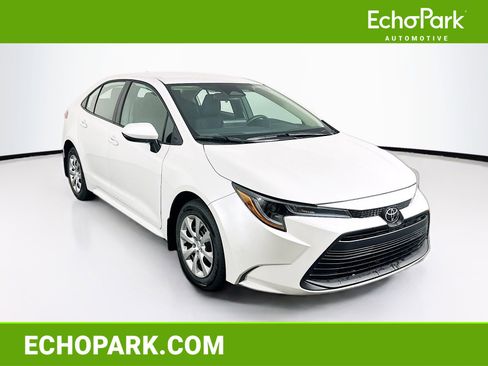 Used 2026 Toyota Corolla LE FWD image 1