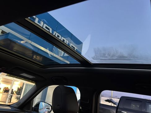 Used 2023 Chevrolet TrailBlazer RS w/ Sun and Liftgate Package image 40