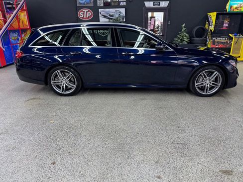Used 2017 Mercedes-Benz E 400 4MATIC Wagon image 6