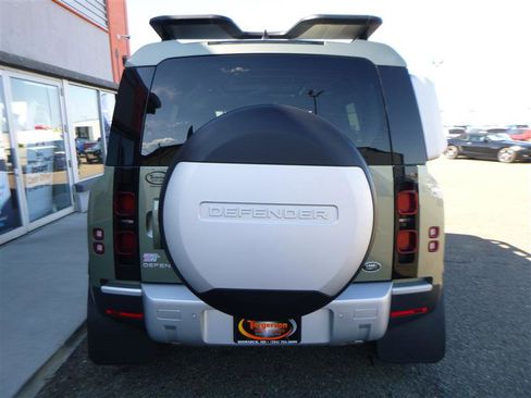 Used 2022 Land Rover Defender 110 SE image 27