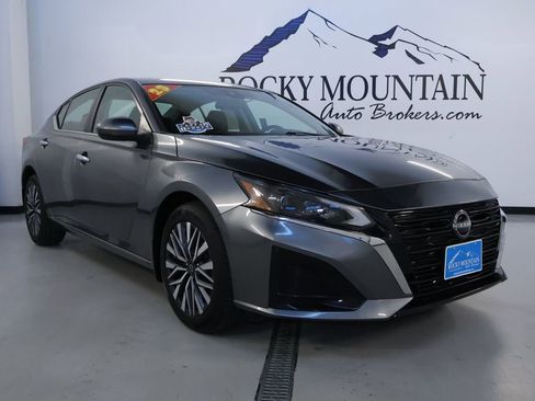 Used 2023 Nissan Altima 2.5 SV AWD/4WD image 1