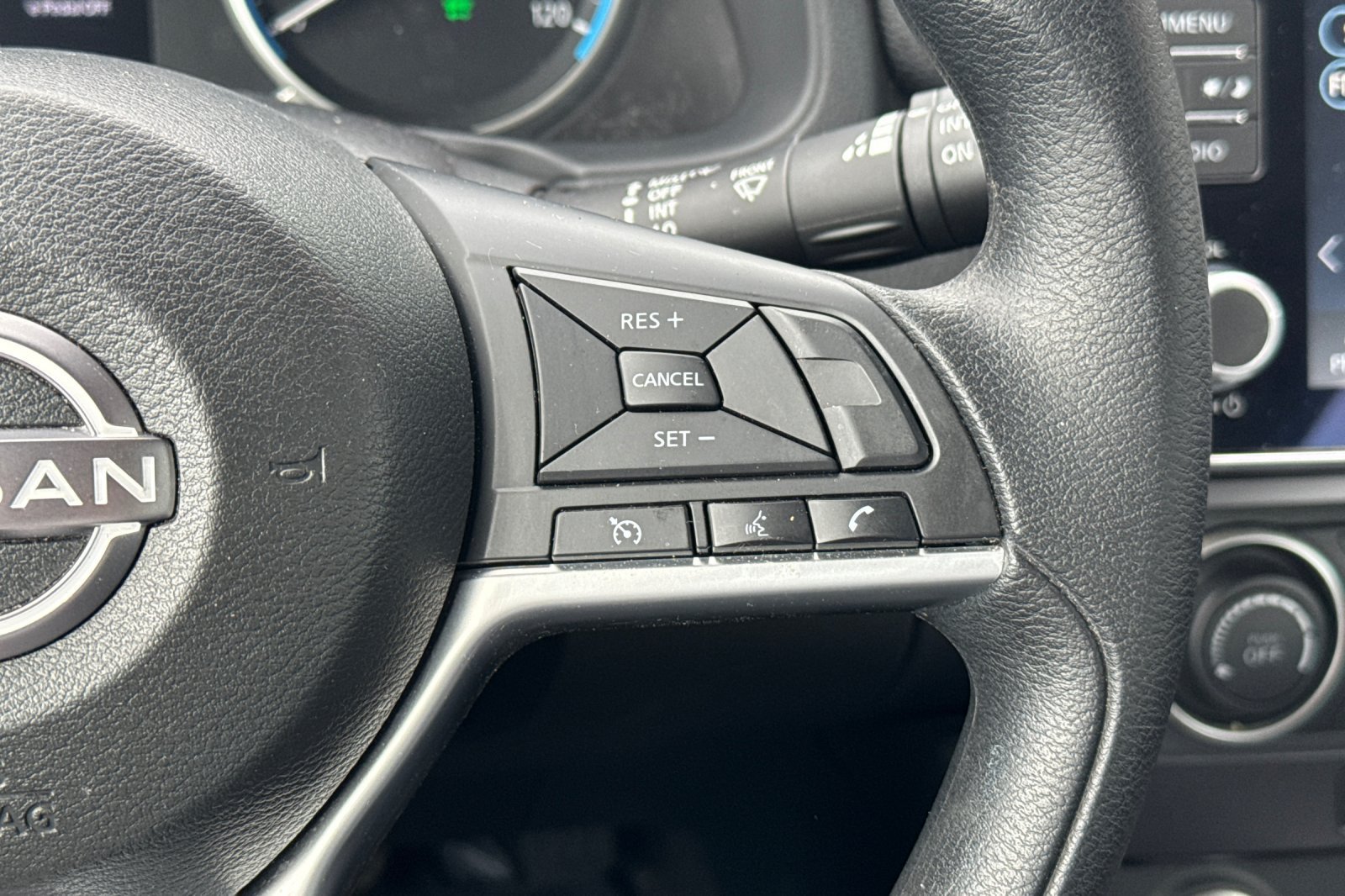 Used 2025 Nissan Leaf S FWD image 39